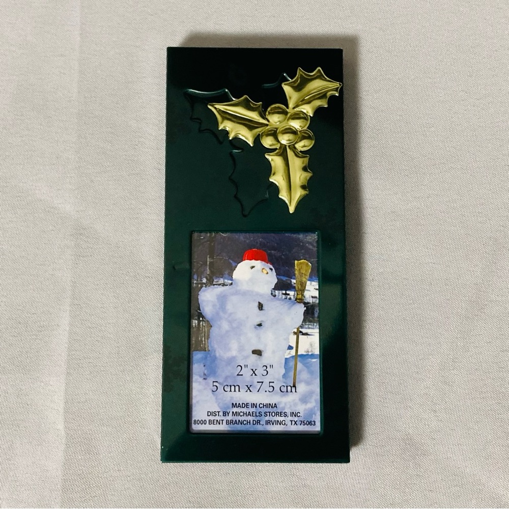 Michaels Green Metal Christmas Holly 2” x 3” Picture Frame